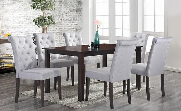 Universal Table with 6 Ingrid Chairs